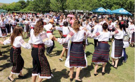 Duminica Mare, la Domulgeni, pe mal de Răut